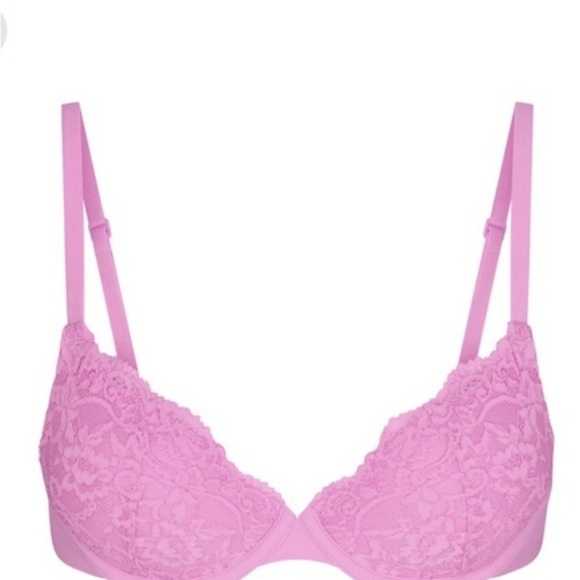 New with tags. SKIMS Pink Lace T-Shirt Bra - 34 C - Picture 5 of 5